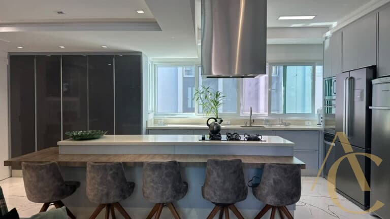 Apartamento duplex para locação – 2 suítes – Centro | Florianópolis/SC.