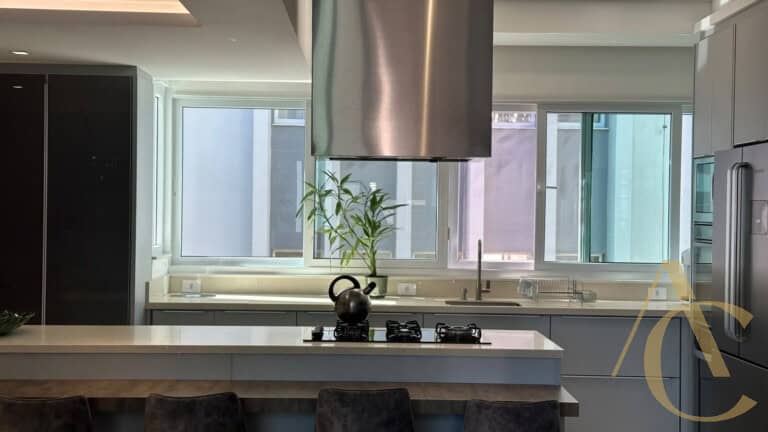 Apartamento duplex para locação – 2 suítes – Centro | Florianópolis/SC.