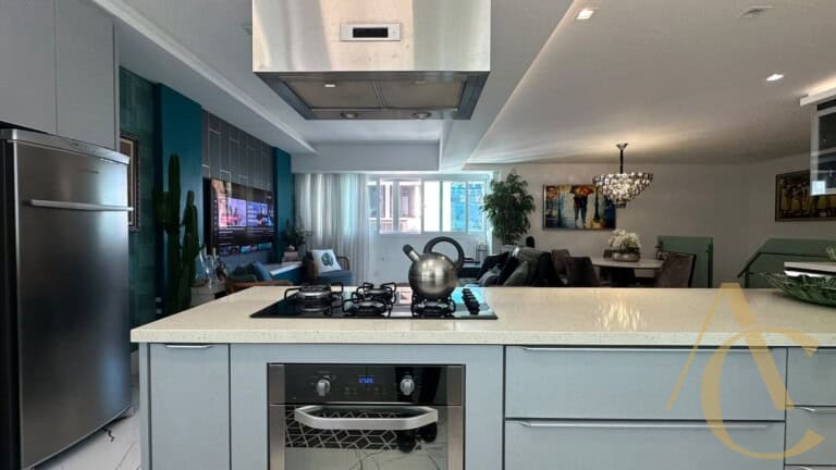 Apartamento duplex para locação – 2 suítes – Centro | Florianópolis/SC.
