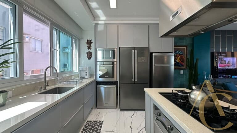 Apartamento duplex para locação – 2 suítes – Centro | Florianópolis/SC.