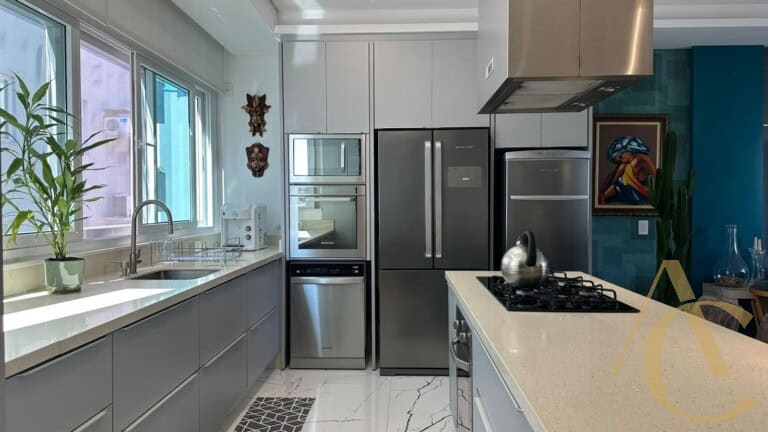 Apartamento duplex para locação – 2 suítes – Centro | Florianópolis/SC.