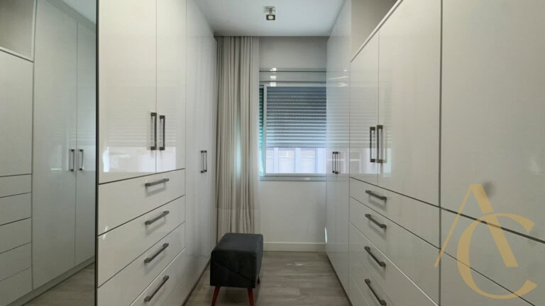 Apartamento duplex para locação – 2 suítes – Centro | Florianópolis/SC.