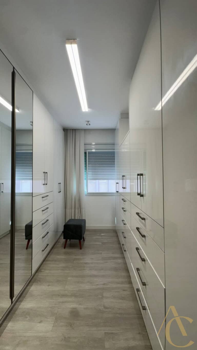 Apartamento duplex para locação – 2 suítes – Centro | Florianópolis/SC.