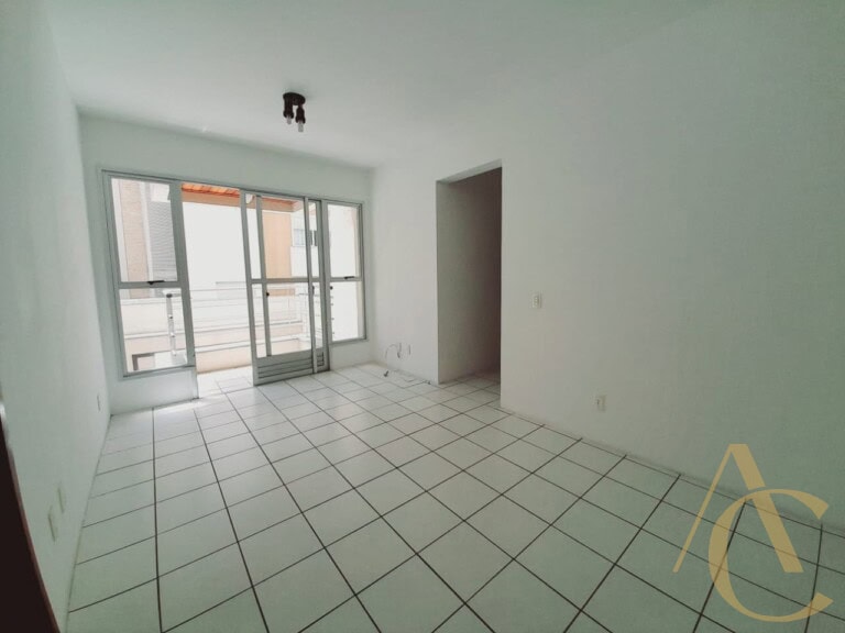 Apartamento para alugar – 2 suítes – Centro | Florianópolis/SC.