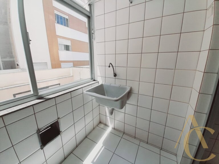 Apartamento para alugar – 2 suítes – Centro | Florianópolis/SC.