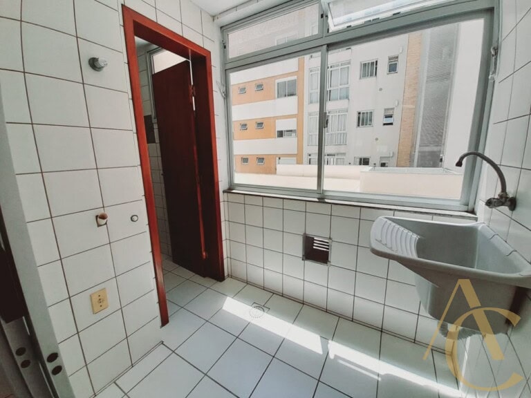 Apartamento para alugar – 2 suítes – Centro | Florianópolis/SC.