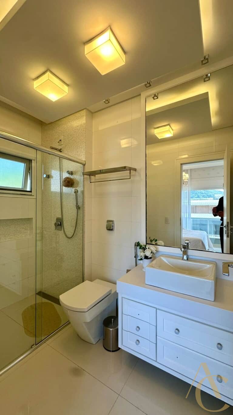 Casa residencial à venda – 4 dormitórios, sendo 2 suítes – João Paulo | Florianópolis/SC.