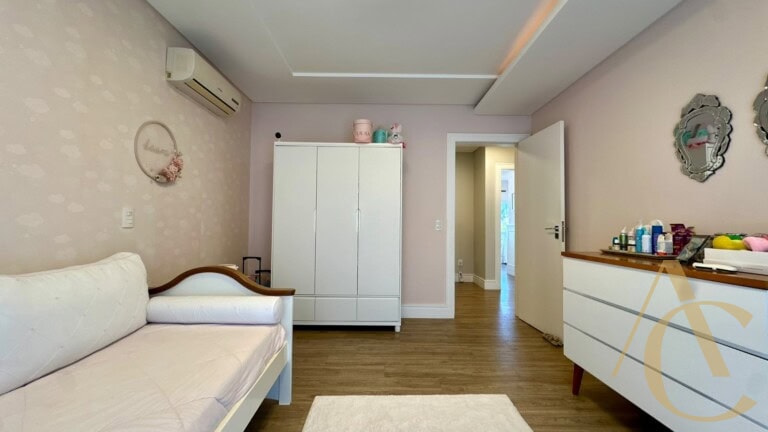 Casa residencial à venda – 4 dormitórios, sendo 2 suítes – João Paulo | Florianópolis/SC.