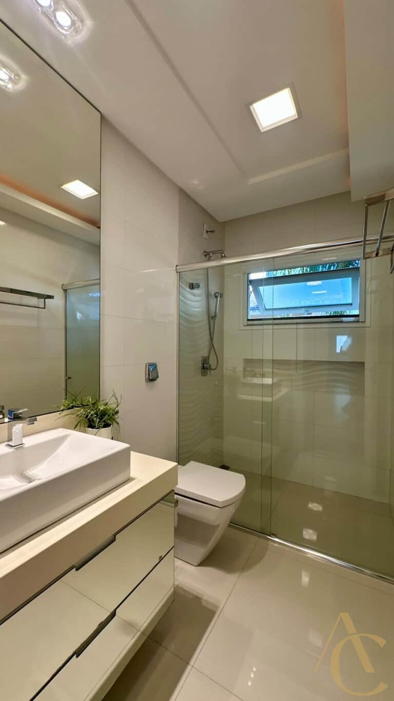 Casa residencial à venda – 4 dormitórios, sendo 2 suítes – João Paulo | Florianópolis/SC.