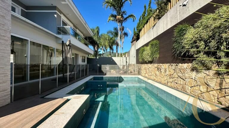 Casa residencial à venda – 4 dormitórios, sendo 2 suítes – João Paulo | Florianópolis/SC.