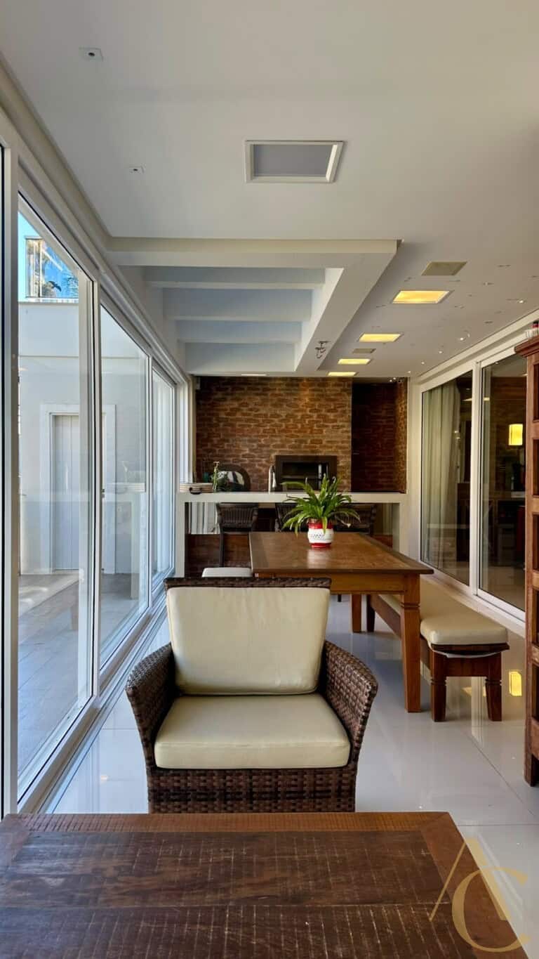 Casa residencial à venda – 4 dormitórios, sendo 2 suítes – João Paulo | Florianópolis/SC.