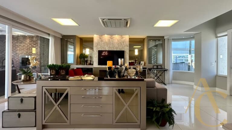 Casa residencial à venda – 4 dormitórios, sendo 2 suítes – João Paulo | Florianópolis/SC.