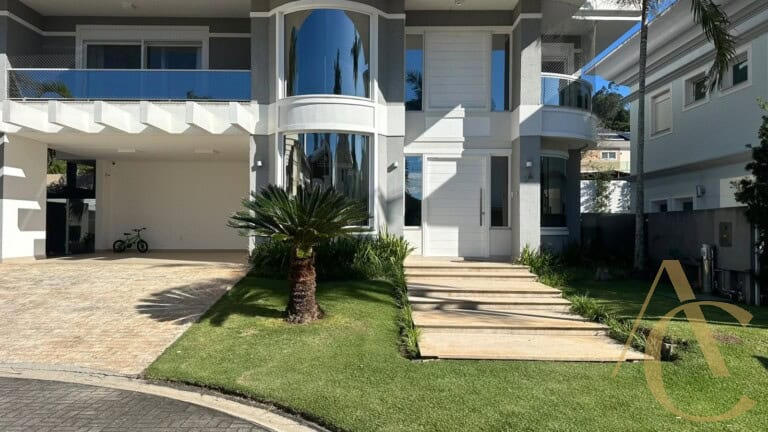 Casa residencial à venda – 4 dormitórios, sendo 2 suítes – João Paulo | Florianópolis/SC.