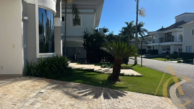 Casa residencial à venda – 4 dormitórios, sendo 2 suítes – João Paulo | Florianópolis/SC.
