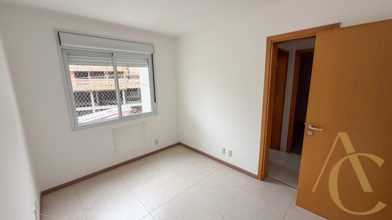 Apartamento para alugar – 3 quartos sendo 1 suíte e demi-suíte – Abraão | Florianópolis/SC.