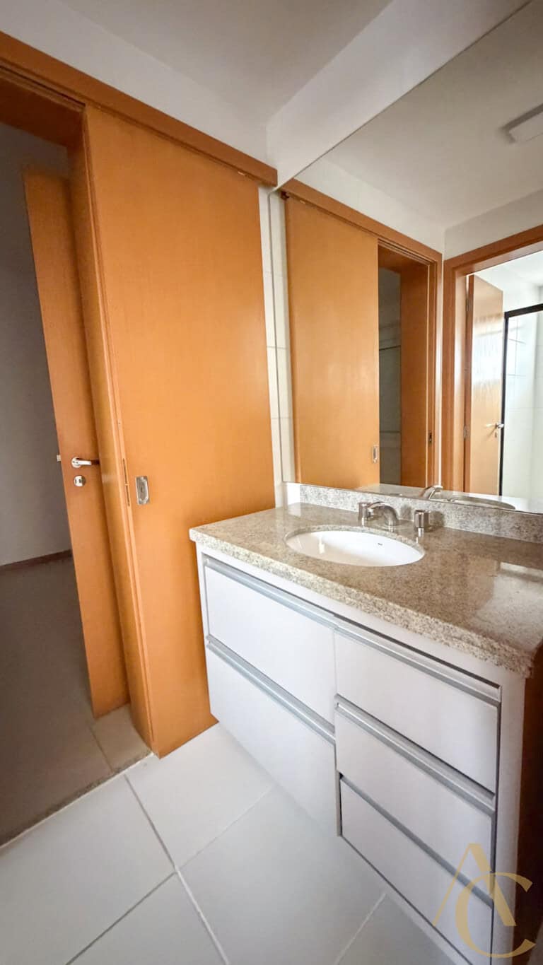 Apartamento para alugar – 3 quartos sendo 1 suíte e demi-suíte – Abraão | Florianópolis/SC.