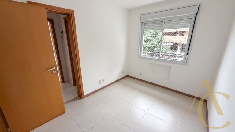 Apartamento para alugar – 3 quartos sendo 1 suíte e demi-suíte – Abraão | Florianópolis/SC.