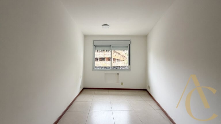 Apartamento para alugar – 3 quartos sendo 1 suíte e demi-suíte – Abraão | Florianópolis/SC.