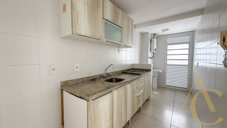 Apartamento para alugar – 1 suíte e 2 demi-suítes –  Abraão | Florianópolis/SC.