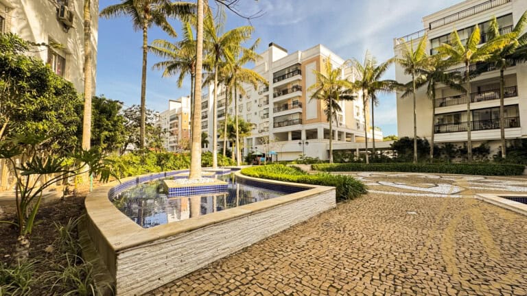Apartamento para alugar – 3 quartos sendo 1 suíte e demi-suíte – Abraão | Florianópolis/SC.