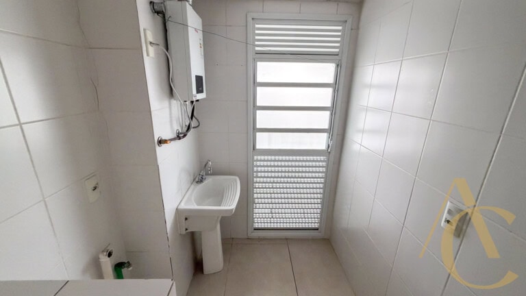 Apartamento para alugar – 1 suíte e 2 demi-suítes –  Abraão | Florianópolis/SC.