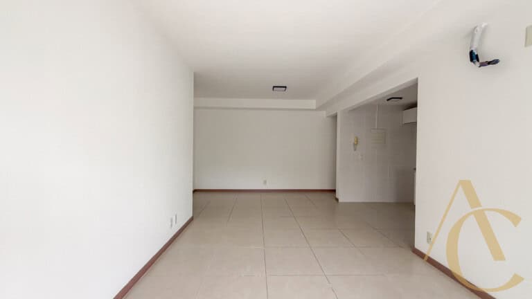 Apartamento para alugar – 3 quartos sendo 1 suíte e demi-suíte – Abraão | Florianópolis/SC.
