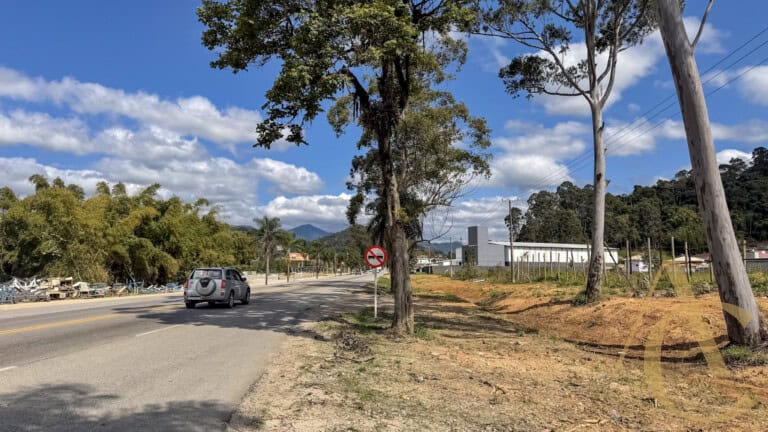 Terreno para alugar, 6.263,36m² – Aririú – Palhoça, SC.