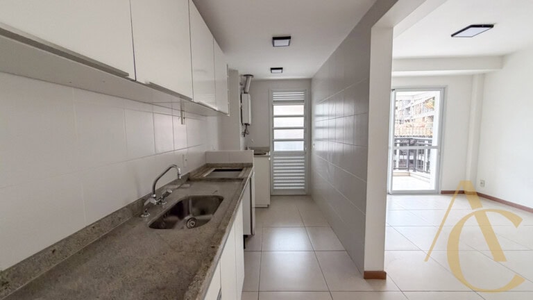Apartamento para alugar – 3 quartos sendo 1 suíte e demi-suíte – Abraão | Florianópolis/SC.