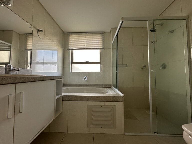 Apartamento para locação – 3 suítes – 3 vagas de garagem – Agronômica | Florianópolis/SC.