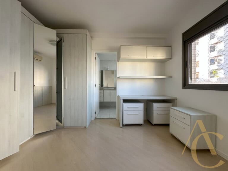 Apartamento para locação – 3 suítes – 3 vagas de garagem – Agronômica | Florianópolis/SC.