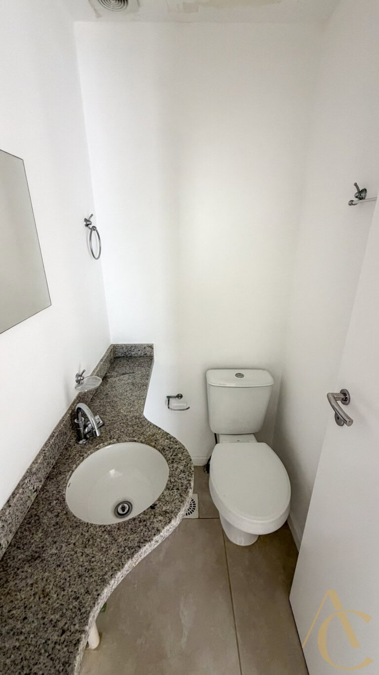 Apartamento para alugar – 3 quartos sendo 1 suíte e demi-suíte – Abraão | Florianópolis/SC.