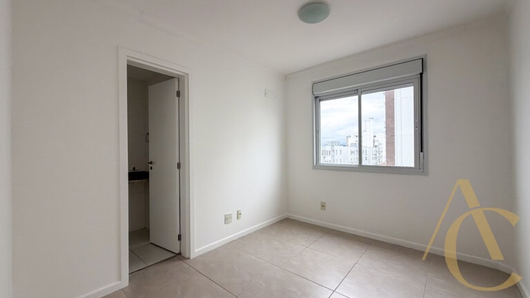 Apartamento para alugar – 3 quartos sendo 1 suíte e demi-suíte – Abraão | Florianópolis/SC.