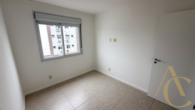 Apartamento para alugar – 3 quartos sendo 1 suíte e demi-suíte – Abraão | Florianópolis/SC.