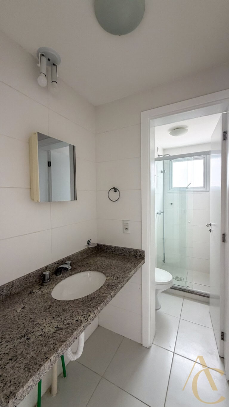 Apartamento para alugar – 3 quartos sendo 1 suíte e demi-suíte – Abraão | Florianópolis/SC.
