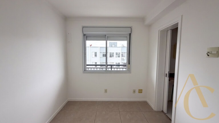Apartamento para alugar – 3 quartos sendo 1 suíte e demi-suíte – Abraão | Florianópolis/SC.