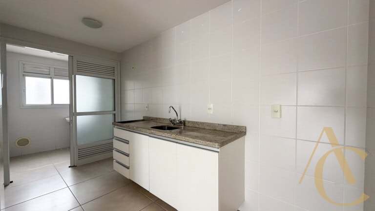 Apartamento para alugar – 3 quartos sendo 1 suíte e demi-suíte – Abraão | Florianópolis/SC.