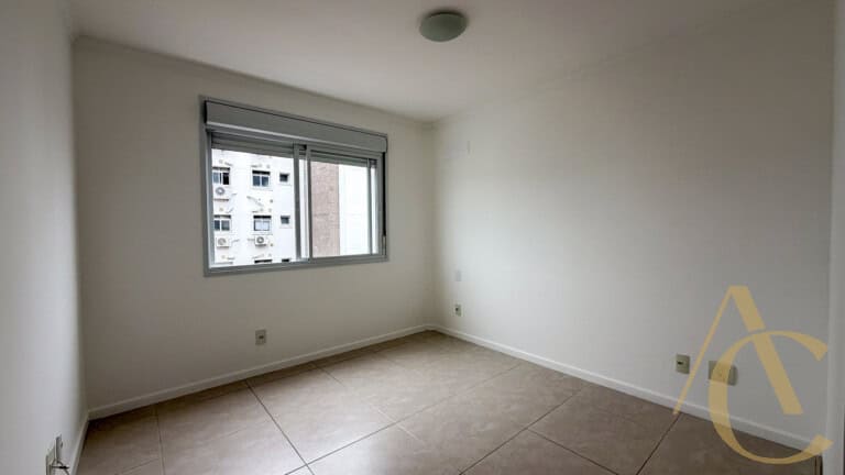 Apartamento para alugar – 3 quartos sendo 1 suíte e demi-suíte – Abraão | Florianópolis/SC.