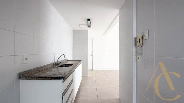 Apartamento para alugar – 3 quartos sendo 1 suíte e demi-suíte – Abraão | Florianópolis/SC.