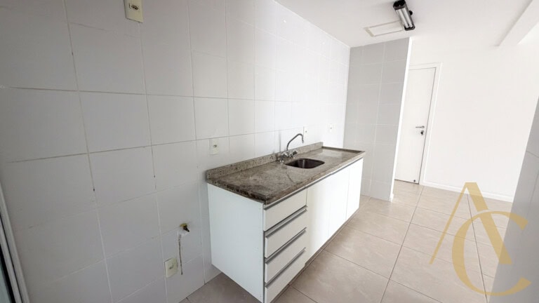 Apartamento para alugar – 3 quartos sendo 1 suíte e demi-suíte – Abraão | Florianópolis/SC.