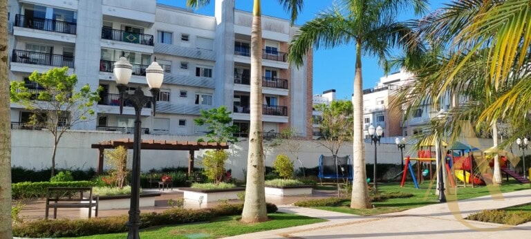Apartamento para alugar – 3 quartos sendo 1 suíte e demi-suíte – Abraão | Florianópolis/SC.