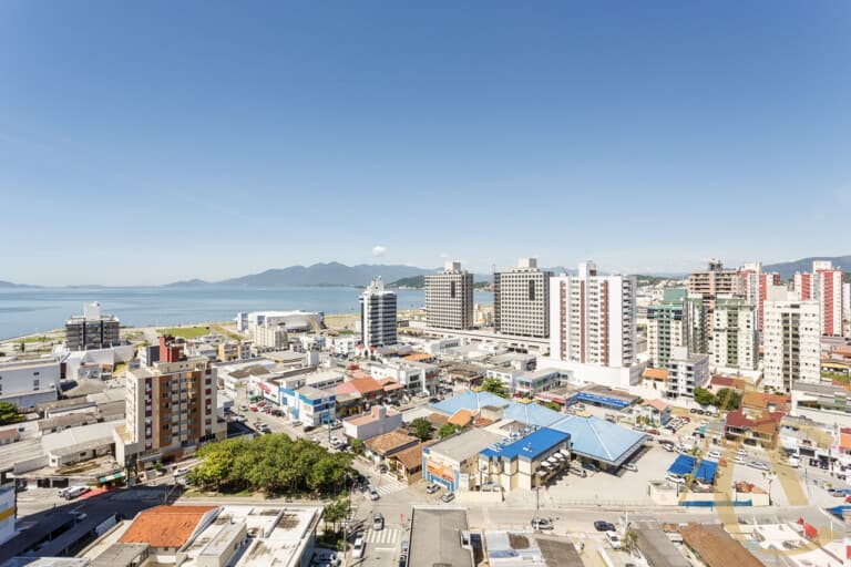 Apartamento para alugar – 03 quartos sendo 01 suíte – Campinas | São José/SC.