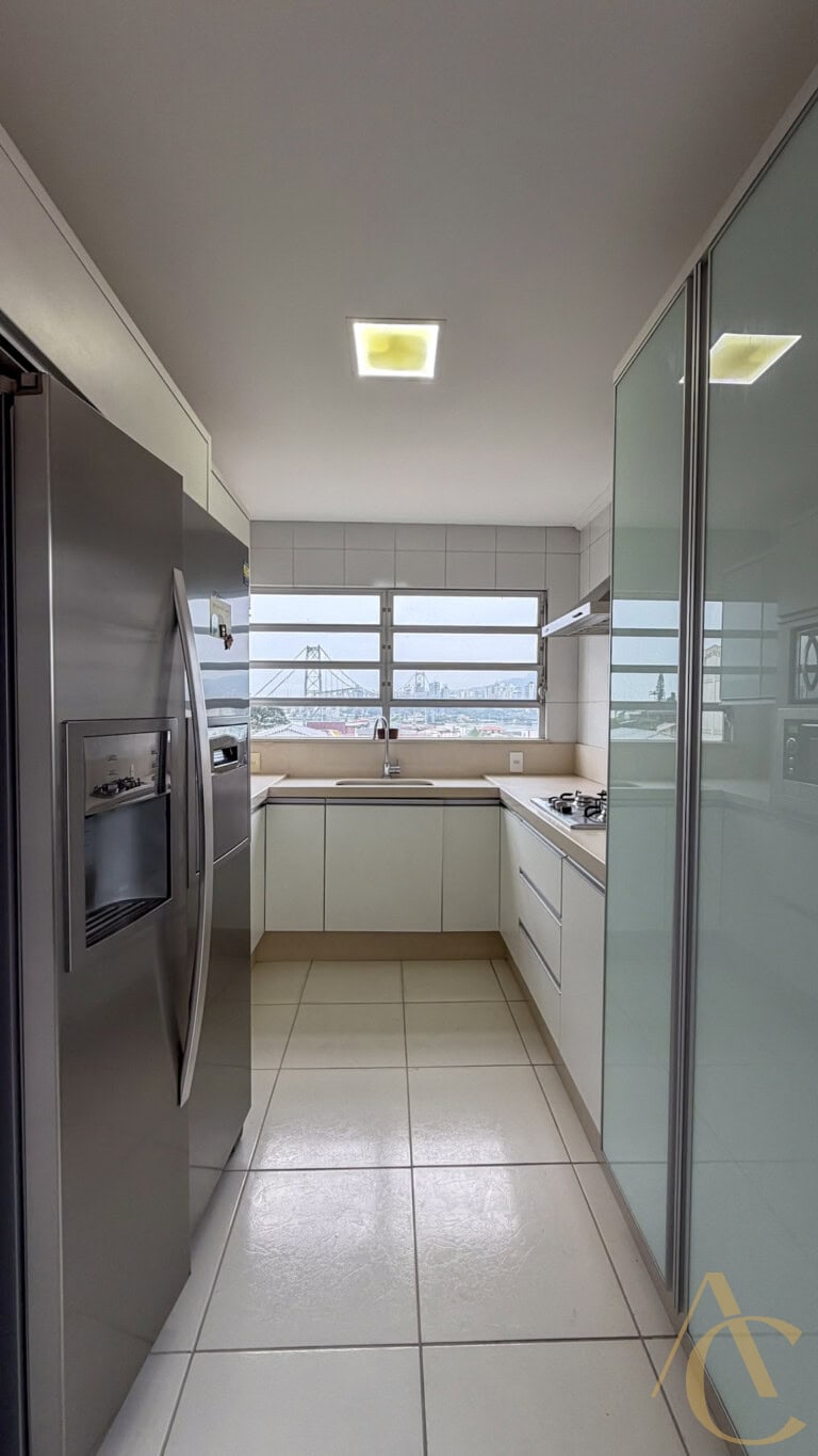 Casa residencial para alugar – 03 quartos sendo 01 suíte – Estreito | Florianópolis/SC.