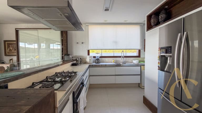 Casa residencial para locação – 06 quartos sendo 04 suítes – Córrego Grande | Florianópolis/SC.