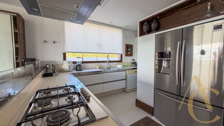 Casa residencial para locação – 06 quartos sendo 04 suítes – Córrego Grande | Florianópolis/SC.