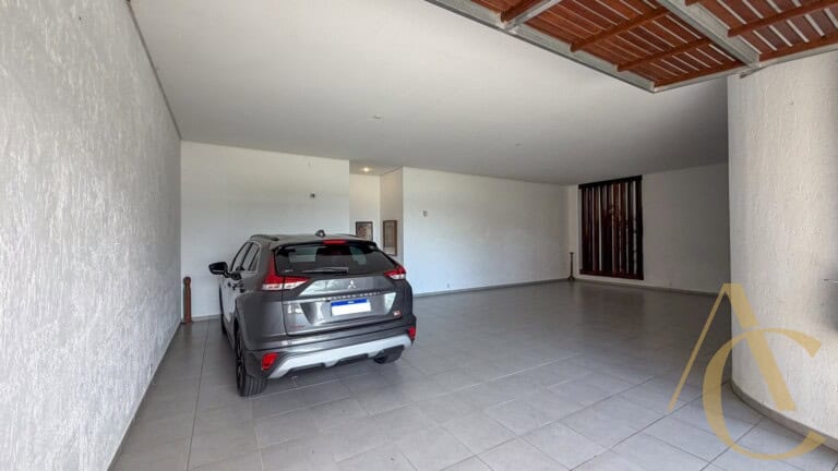 Casa residencial para locação – 06 quartos sendo 04 suítes – Córrego Grande | Florianópolis/SC.