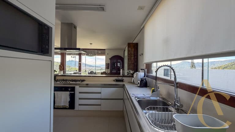 Casa residencial para locação – 06 quartos sendo 04 suítes – Córrego Grande | Florianópolis/SC.