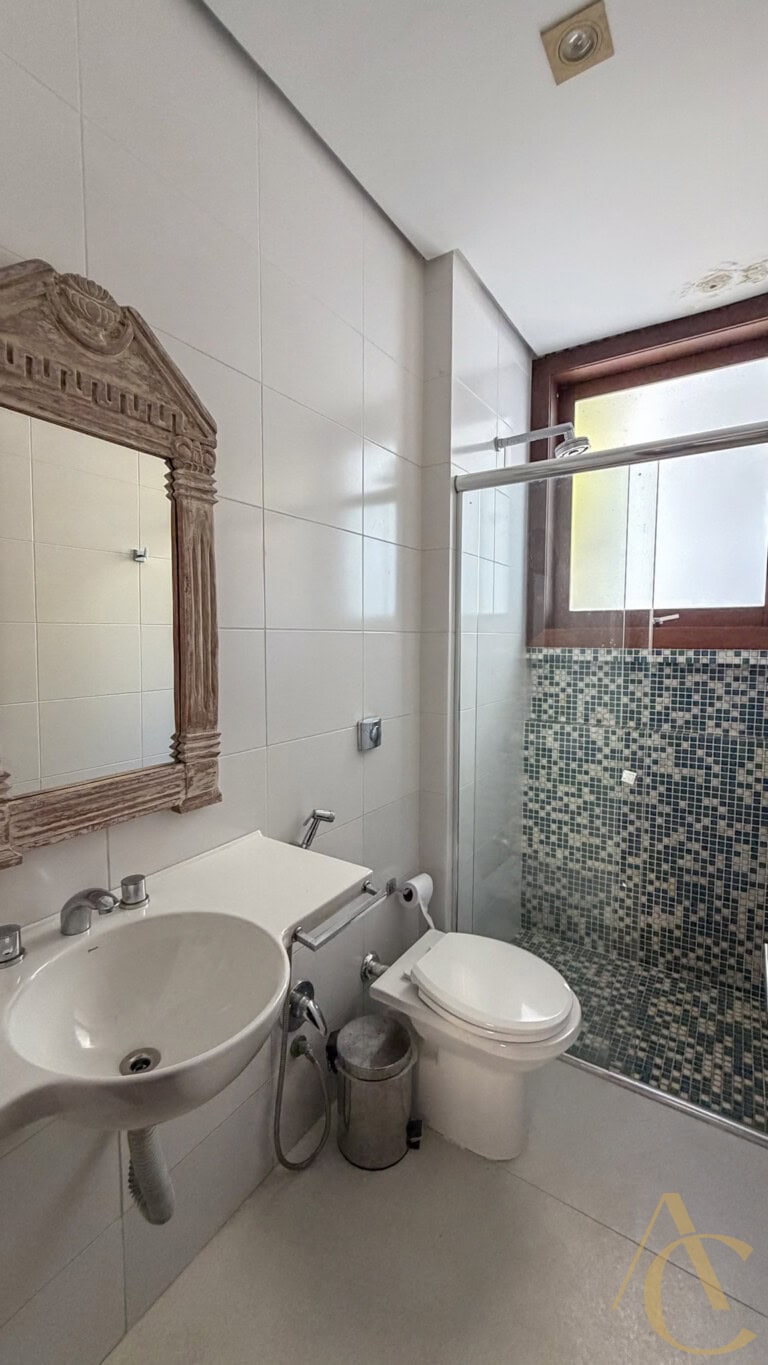 Casa residencial para locação – 06 quartos sendo 04 suítes – Córrego Grande | Florianópolis/SC.