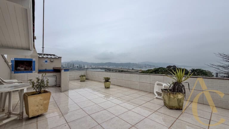 Casa residencial para alugar – 03 quartos sendo 01 suíte – Estreito | Florianópolis/SC.
