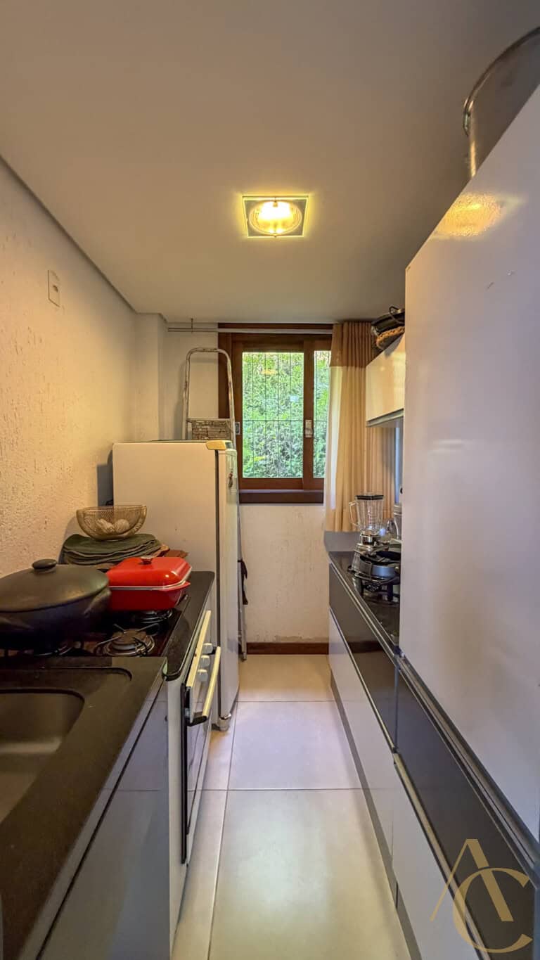 Casa residencial para locação – 06 quartos sendo 04 suítes – Córrego Grande | Florianópolis/SC.