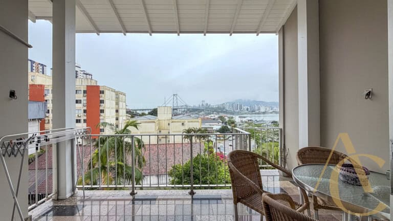 Casa residencial para alugar – 03 quartos sendo 01 suíte – Estreito | Florianópolis/SC.